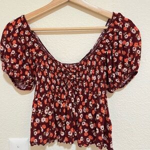 Urban outfitters women’s cropped floral shirt. Size smalll